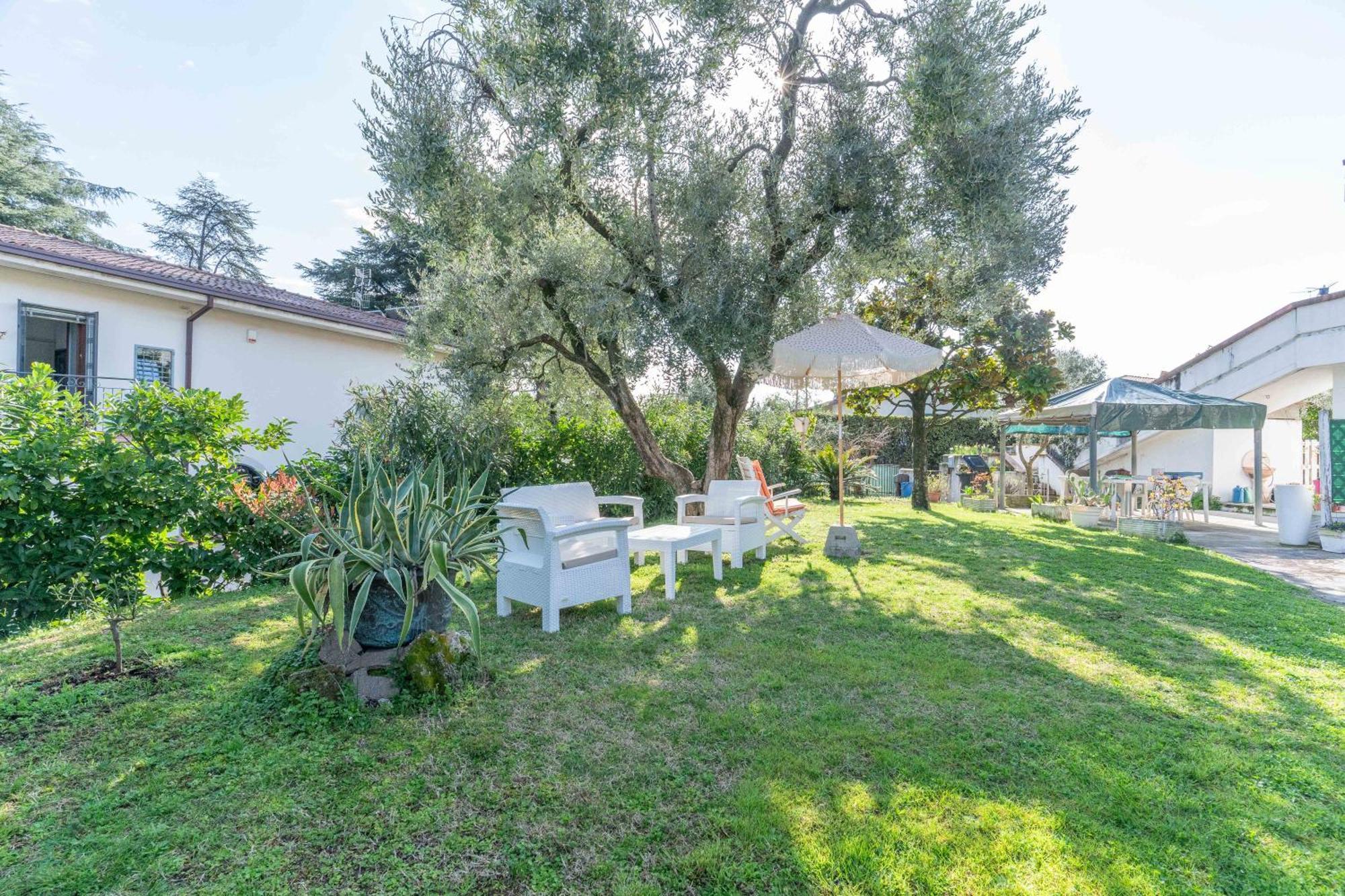 Ampia Dimora A Salo Con Parcheggio E Giardino 아파트 외부 사진